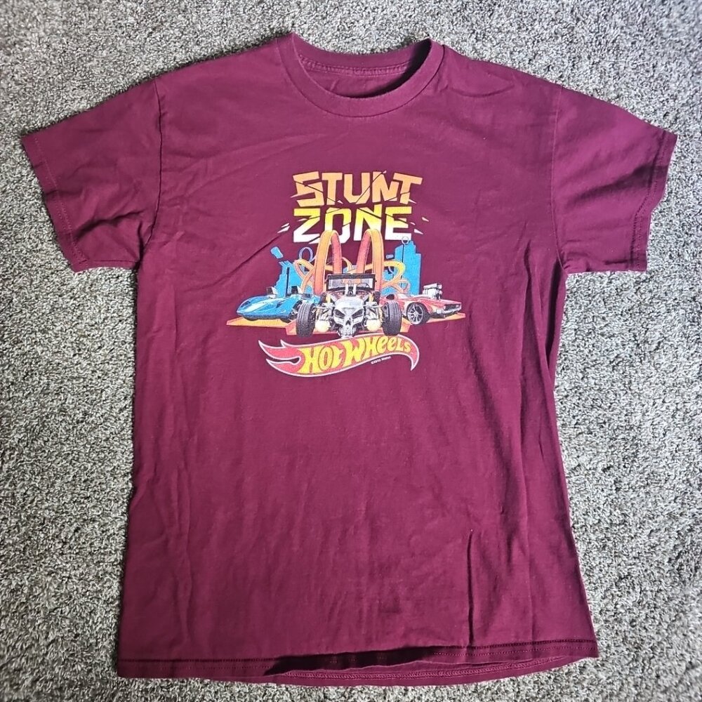 2022 Hot Wheels Stunt Zone Cut Tag Size Medium Maroon Short Sleeve Toy/Car Shirt
